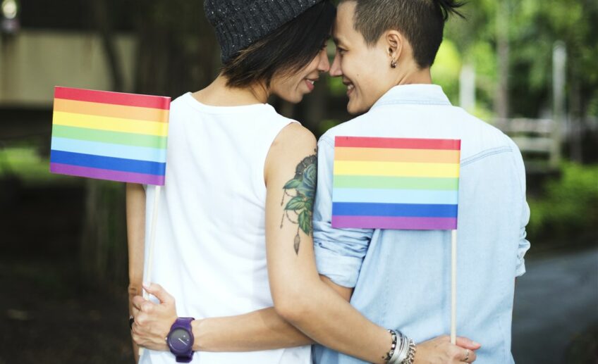 Comprendre la nuance entre LGBT et LGBT+ : Un guide